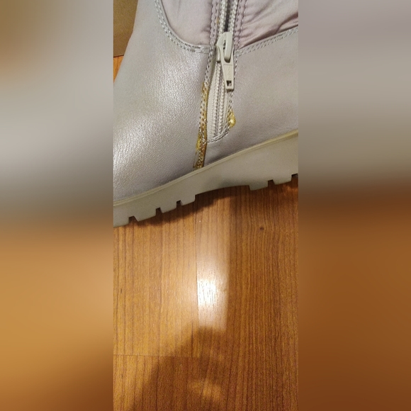 Bass - Picture 4 of 4